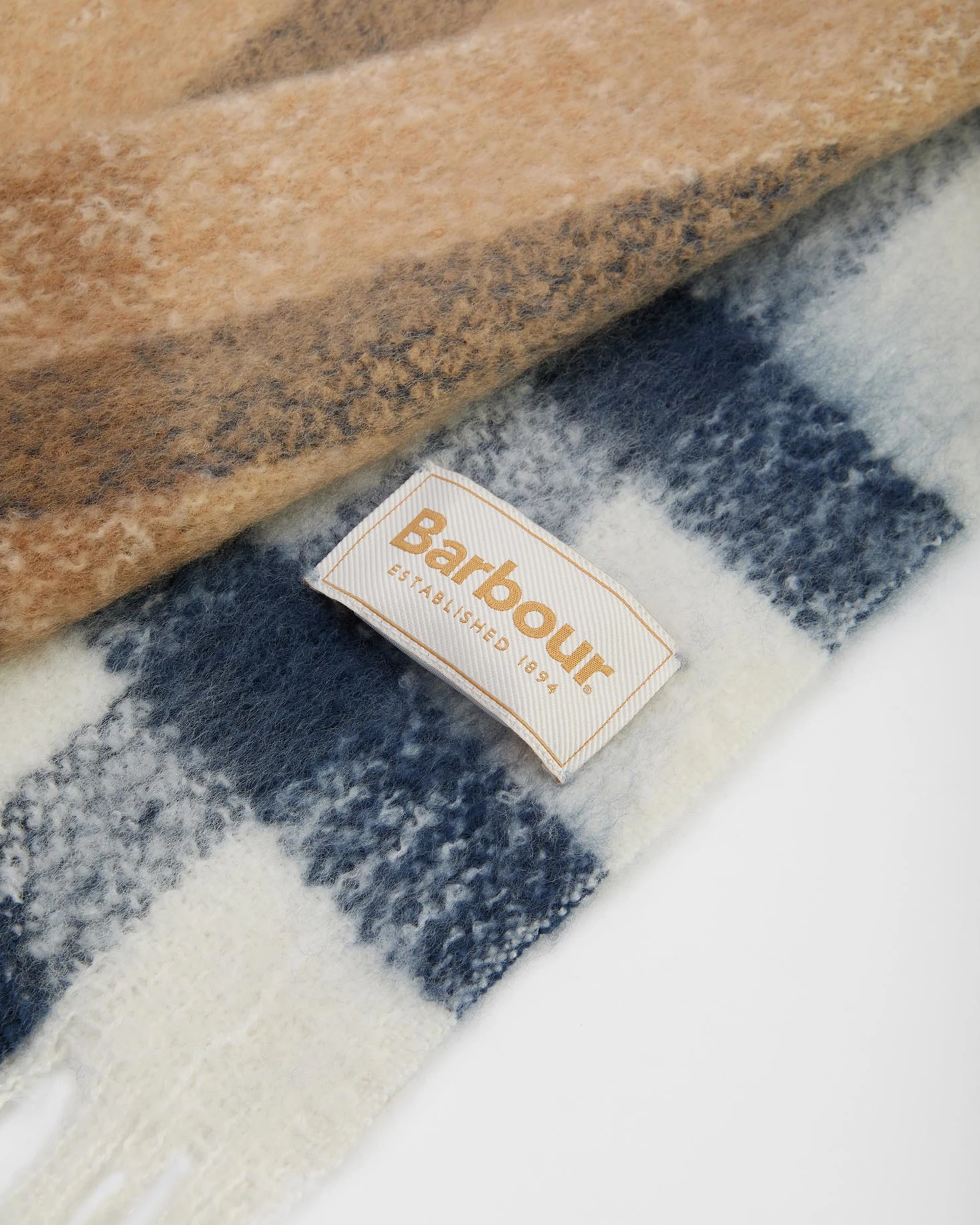 Barbour Barbour ISLA TARTAN BOUCLE SCARF — 3/4