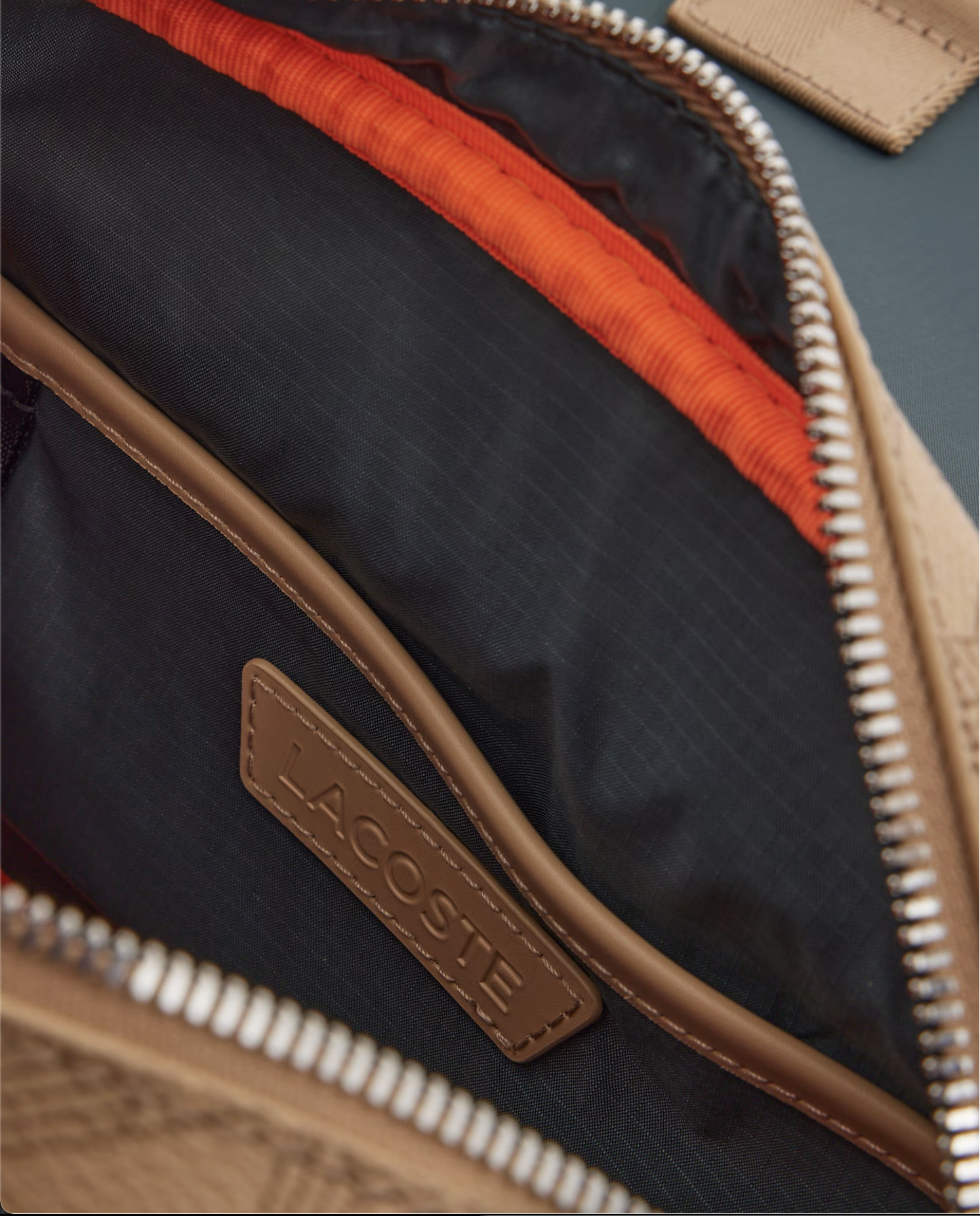 Lacoste Lacoste Borsa a tracolla con patta e clip The Blend — 5/8